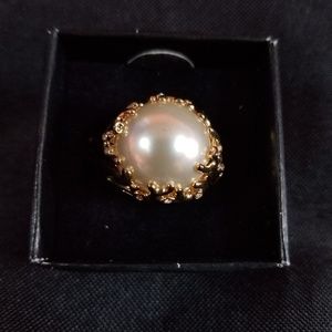 Pearl and gold ring NEW